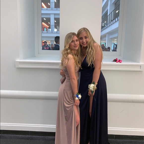 PROM DRESS - Picture 2 of 4